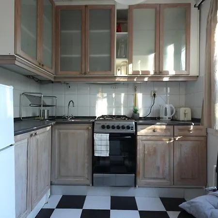Golden Pear Apartment *